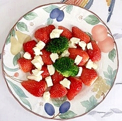 いちごとクリームチーズのサラダ レシピ 作り方 By 2727椿 楽天レシピ