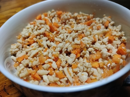 幼児食に☆鶏とにんじんのそぼろ丼