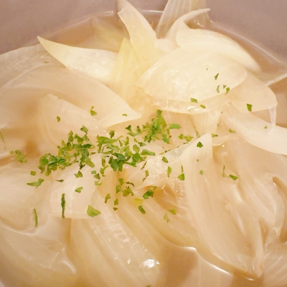 玉ねぎとにんじんとじゃがいもとソーセージスープ