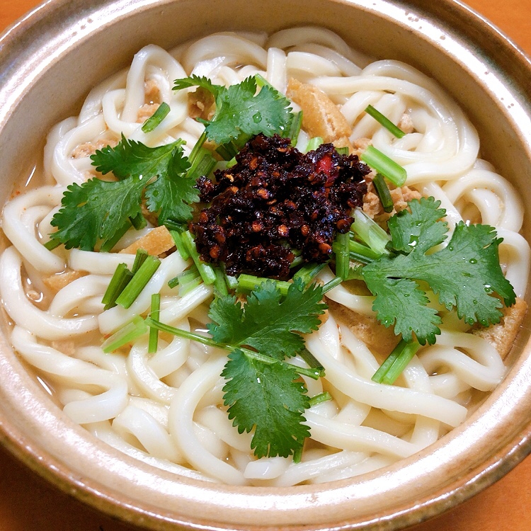 食べるラー油で☆創作アジアン煮込みうどん