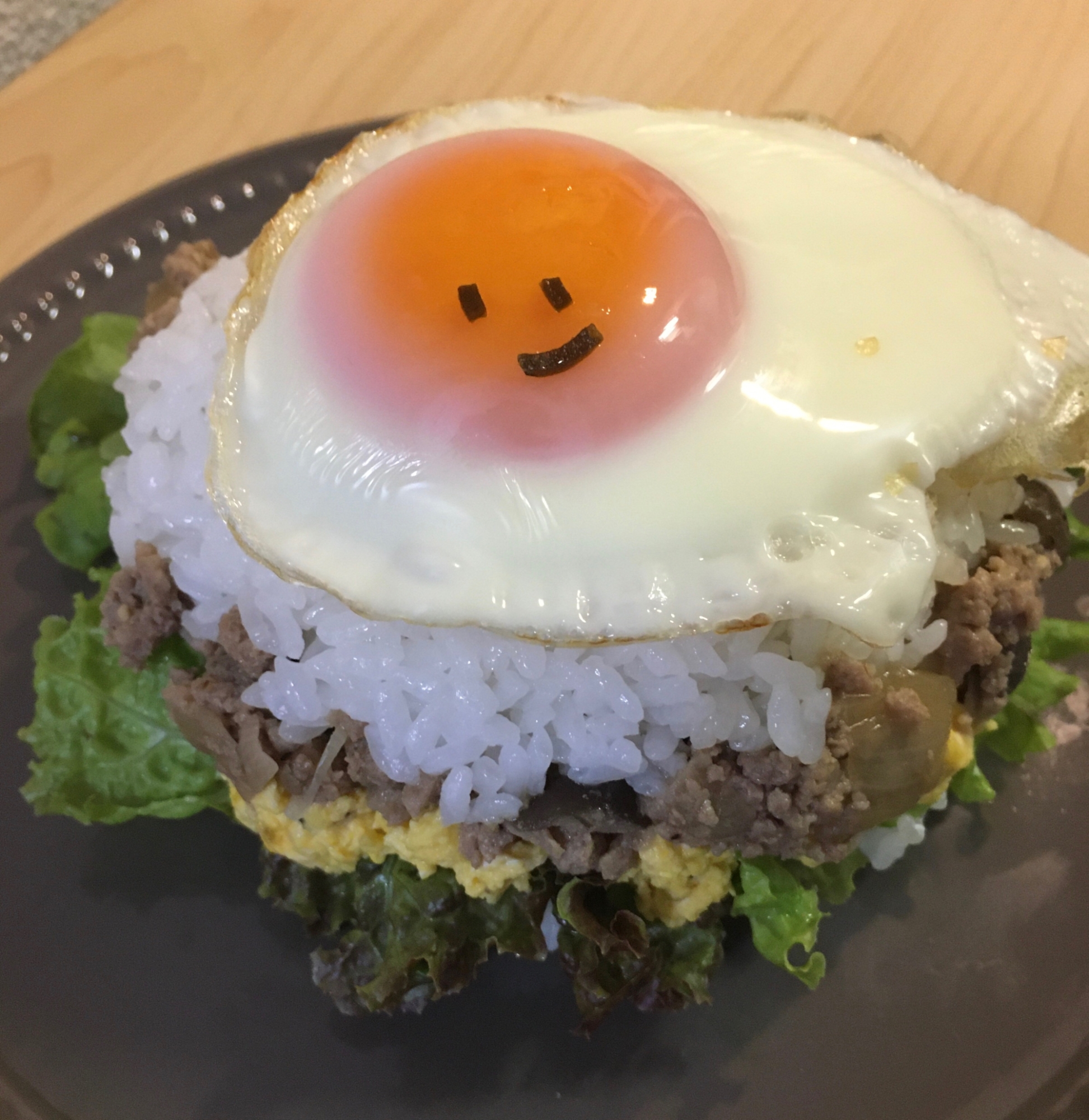 お肉とたまごのご飯ケーキ