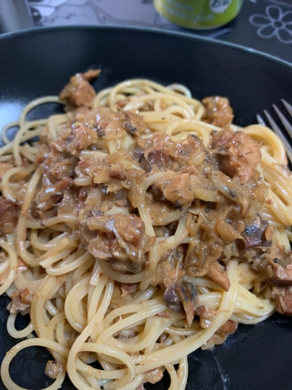 お昼のランチに作りました！簡単で、サバ味噌缶美味しくてビックリでした！
ネギが無いのが悔やまれる(^^;;