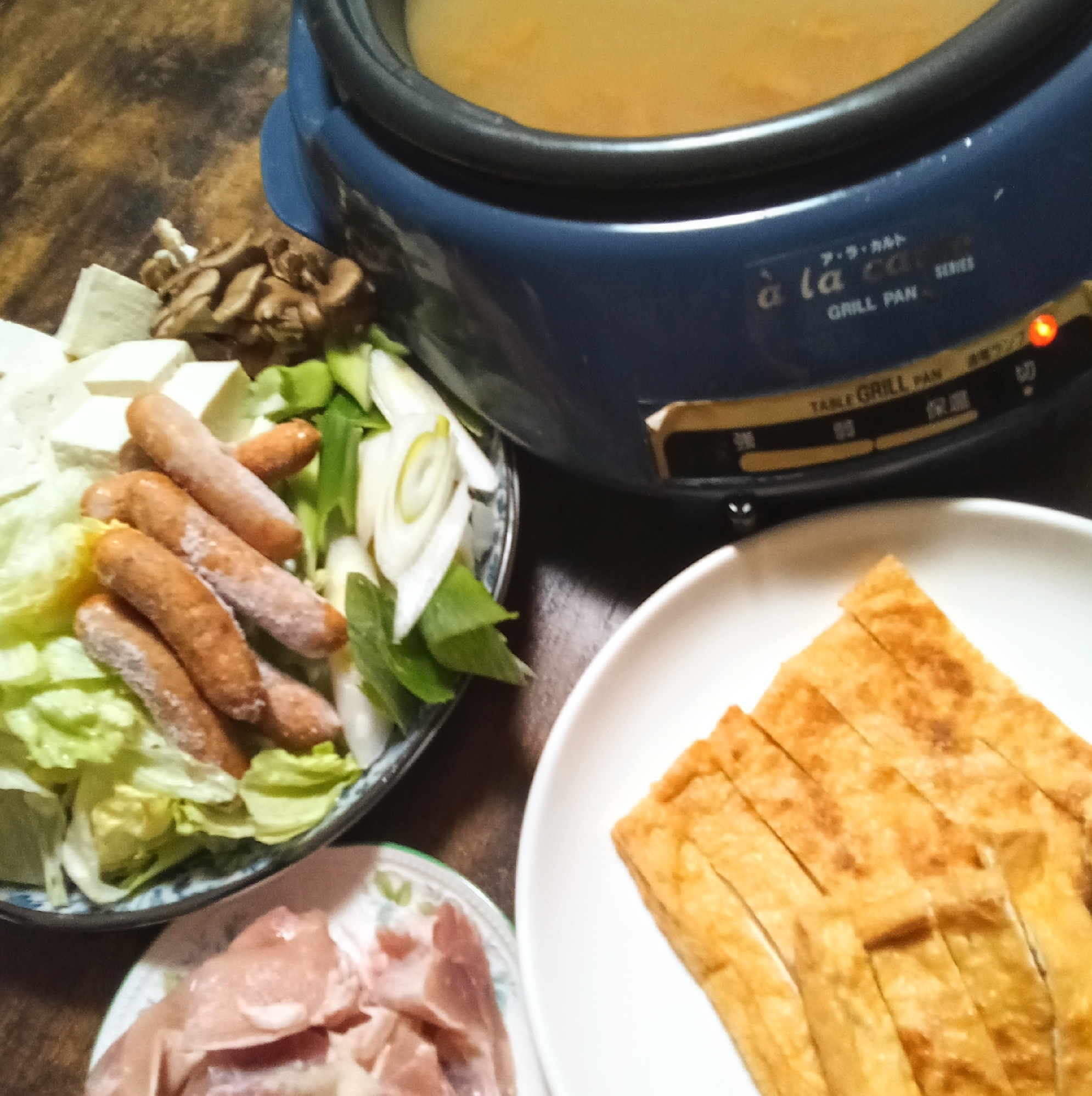 鶏もも肉と油揚げDeレタス鍋