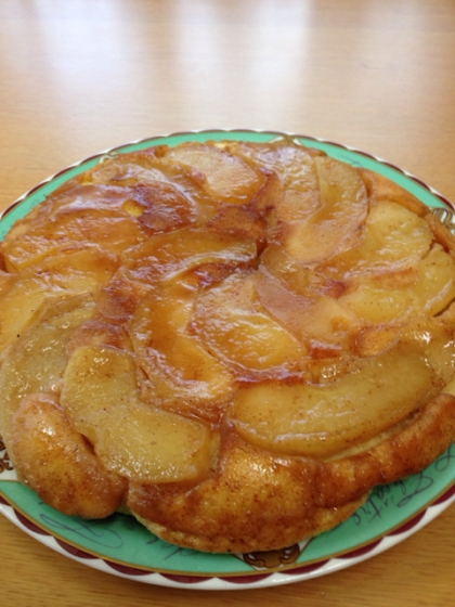 ホットケーキミックスで簡単に作れて美味しかったです。りんごが余った時はアップルパイが定番だったのですが、手軽に出来て良いですね(*^_^*)