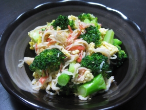 ブロッコリーとカニカマのコンソメ煮