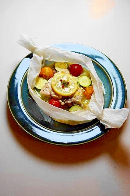 包み蒸しでパサつかない！メカジキのレモンバター蒸し