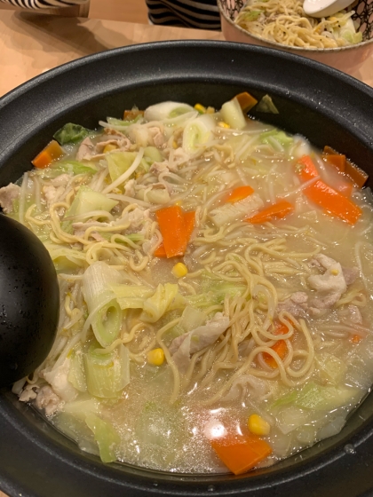 肉野菜の煮込みラーメン