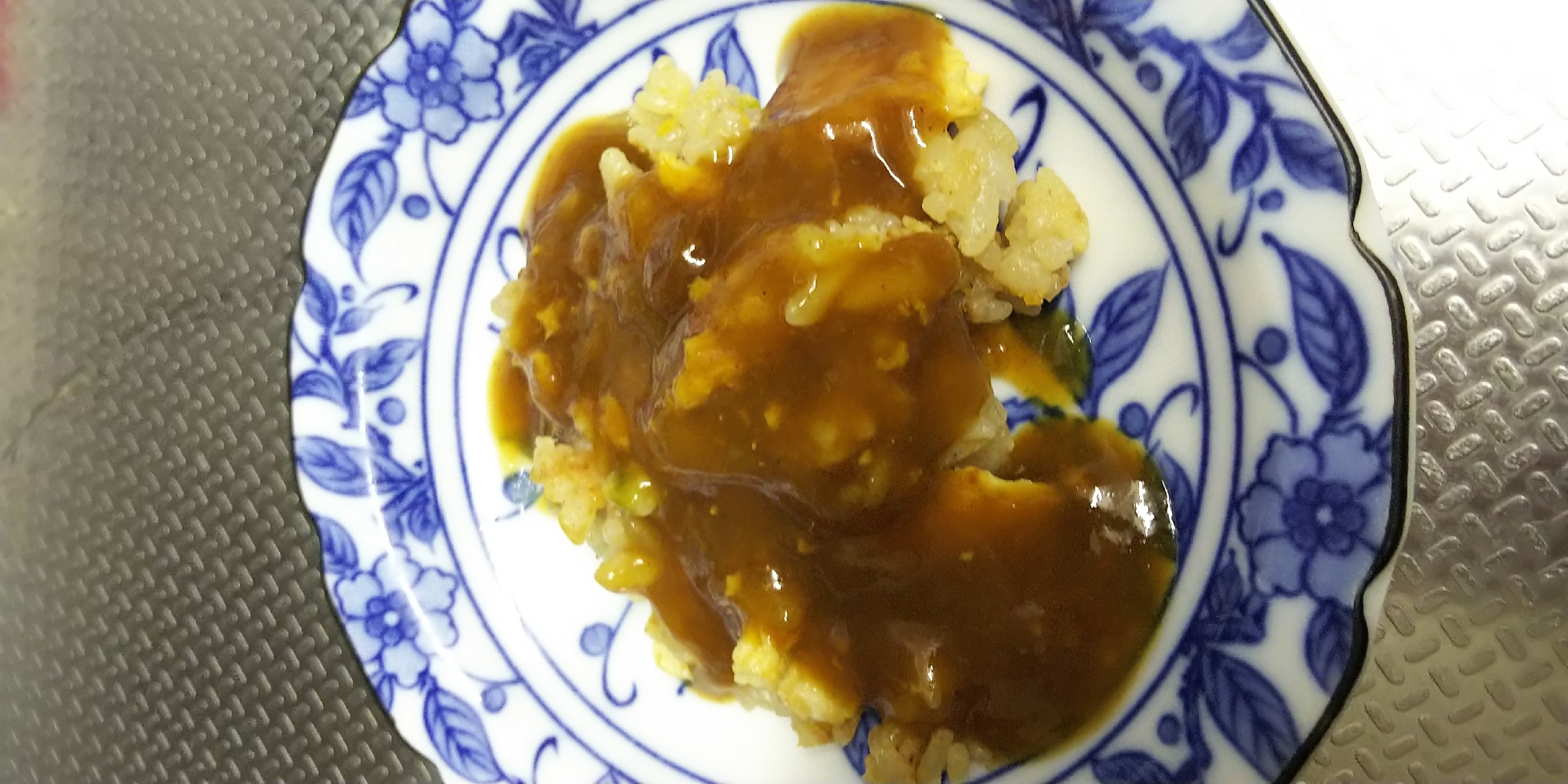 卵チャーハンにひき肉カレールを・カレー