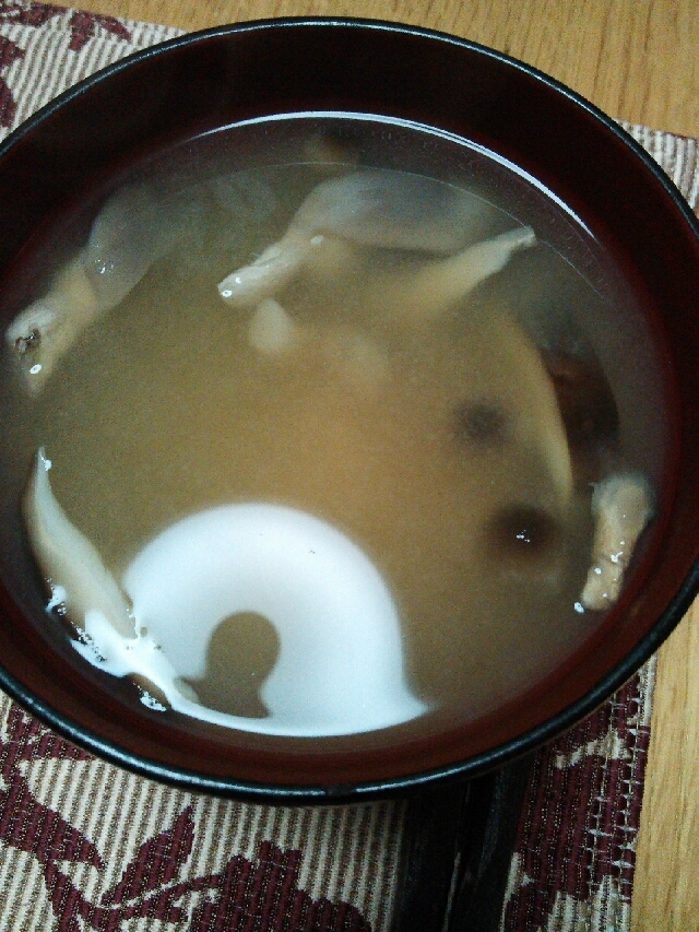 シメジとひらたけとしいたけのお味噌汁 レシピ 作り方 By るもちゃん 楽天レシピ シメジとひらたけとしいたけのお味噌汁 レシピ 作り方 By るもちゃん 楽天レシピ