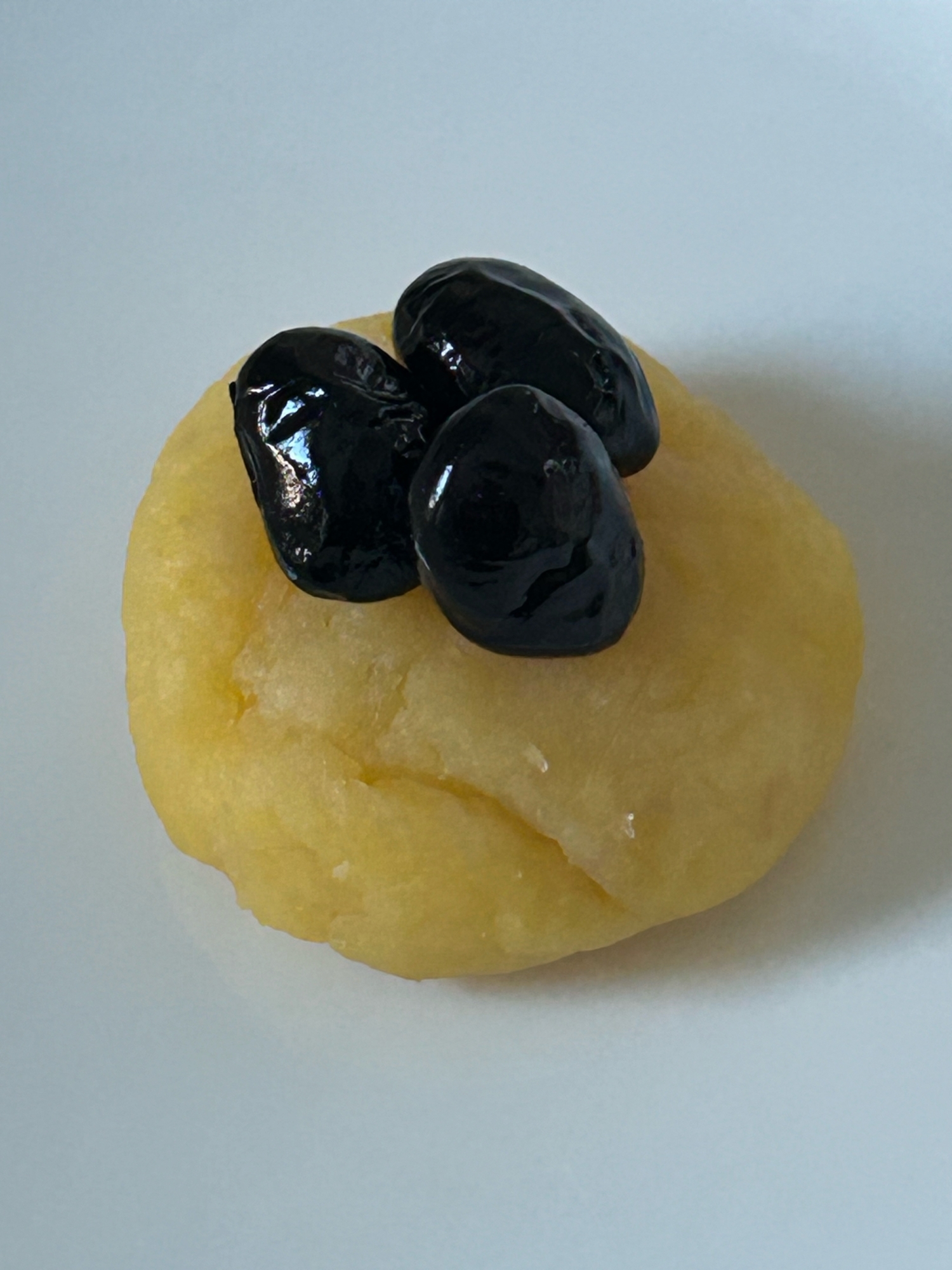 栗きんとんの黒豆添え