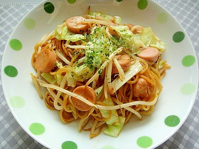 もやしとキャベツ魚ソのソース焼きそば