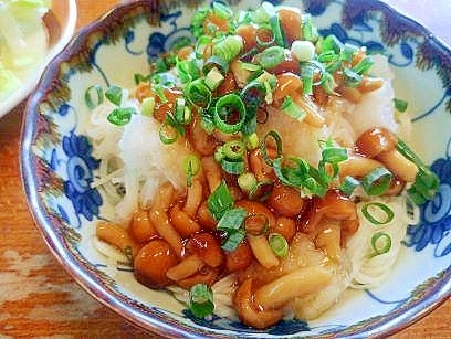 大根おろしと なめこ たっぷり ♥ぶっかけ素麺♥