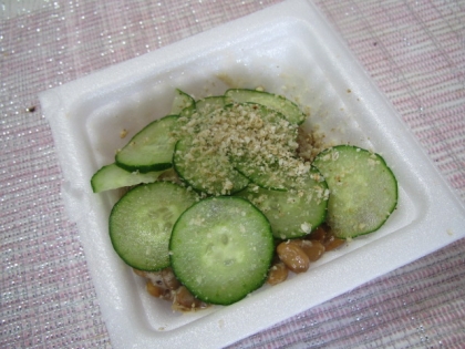 胡瓜とひき割り納豆のサラダ