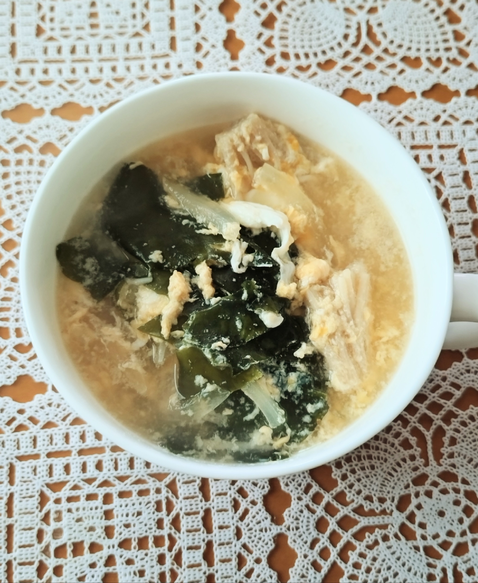 玉ねぎとわかめと卵のお味噌汁☆