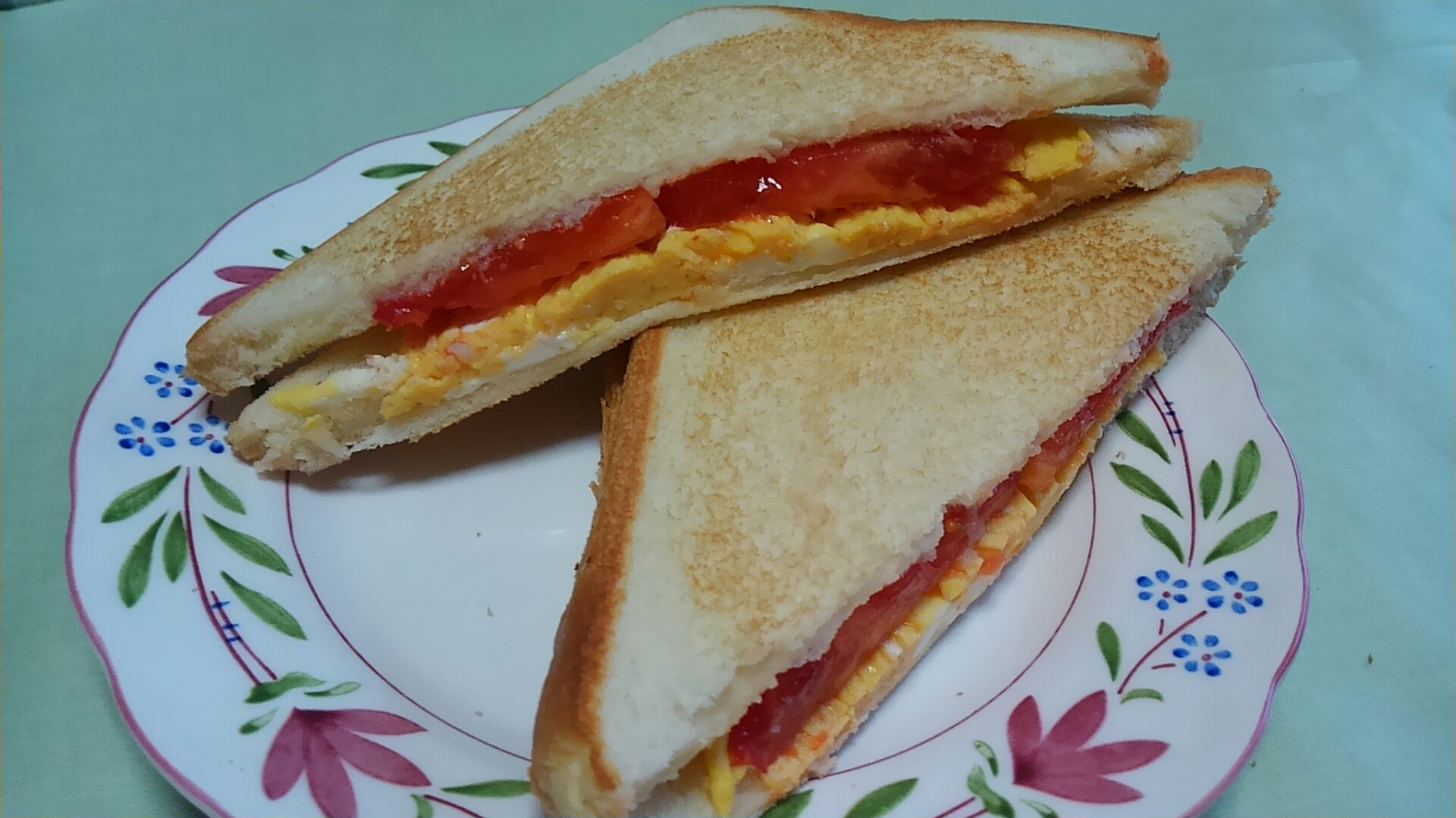 卵焼きとトマトのホットサンド＊