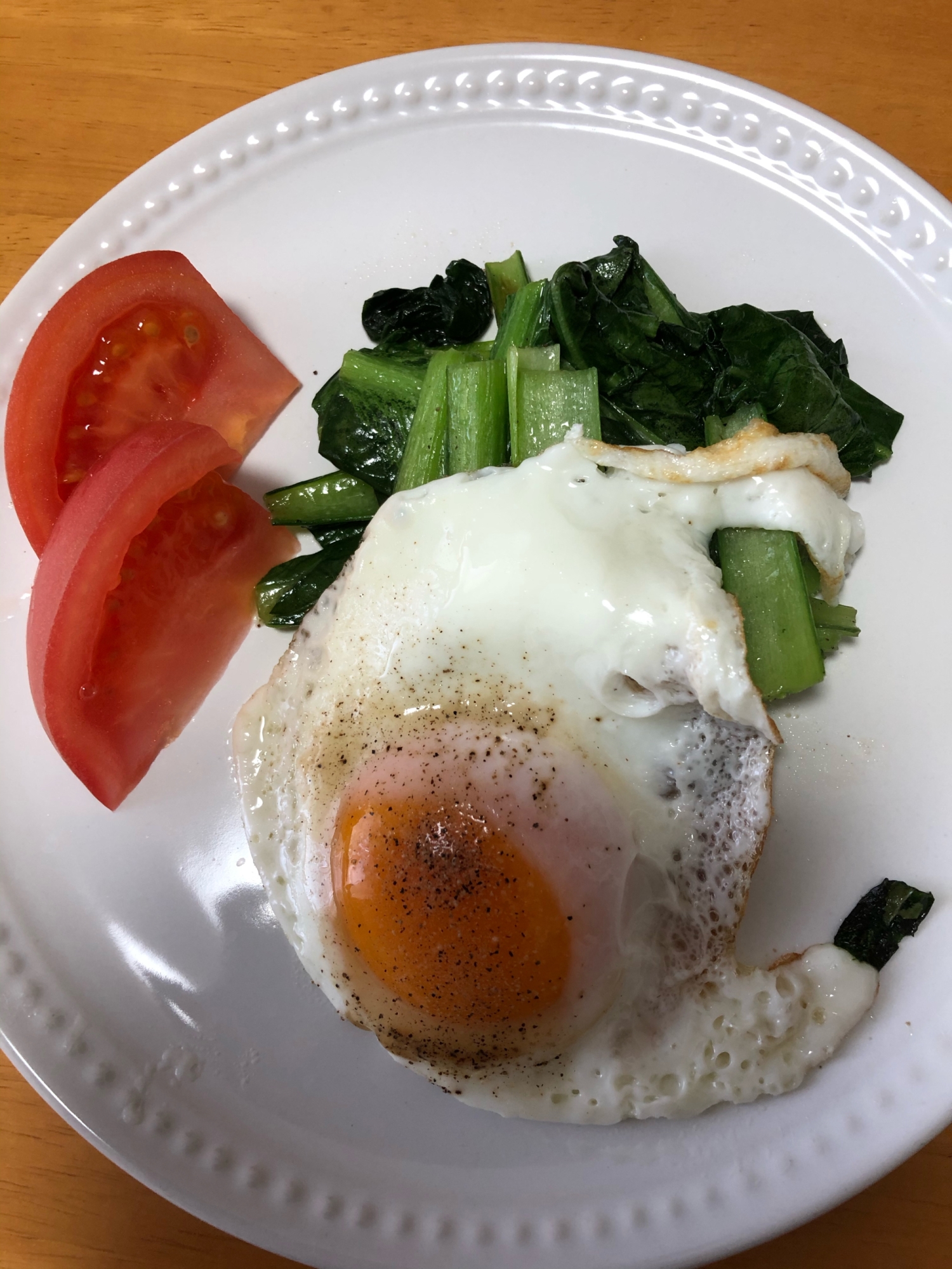 小松菜炒めと目玉焼き