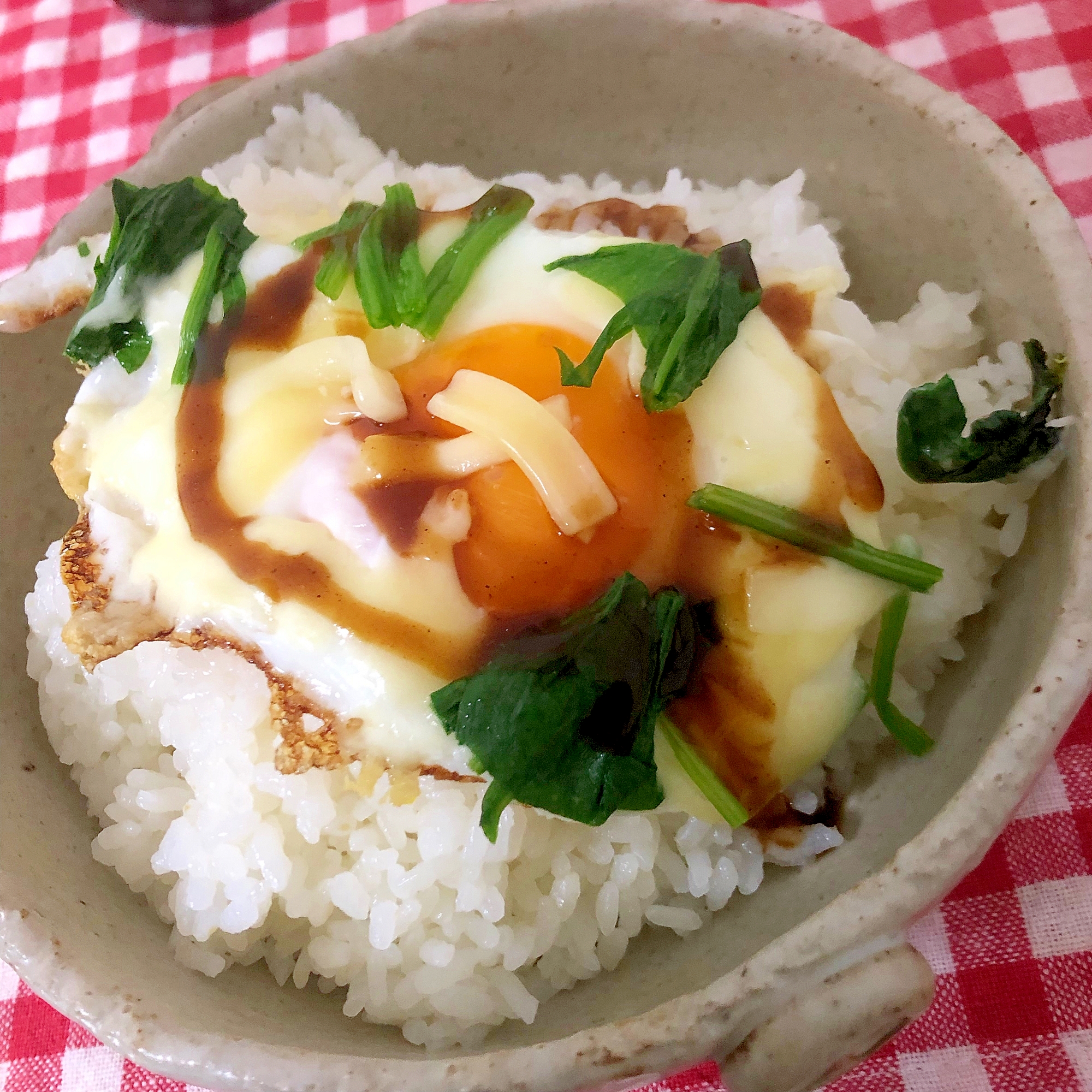 ほうれん草とチーズの目玉焼き丼★