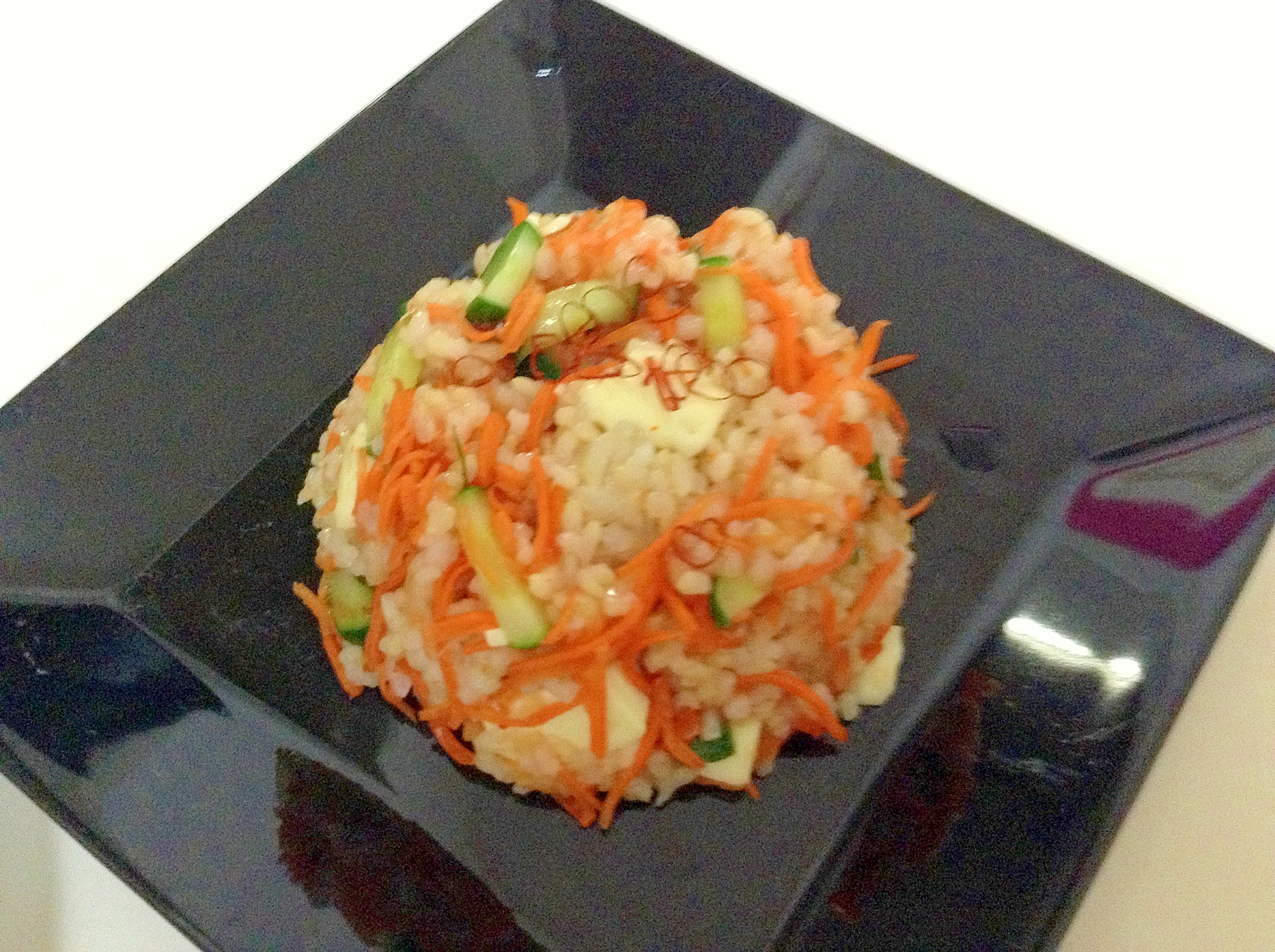タイ風野菜とチーズのライスサラダ