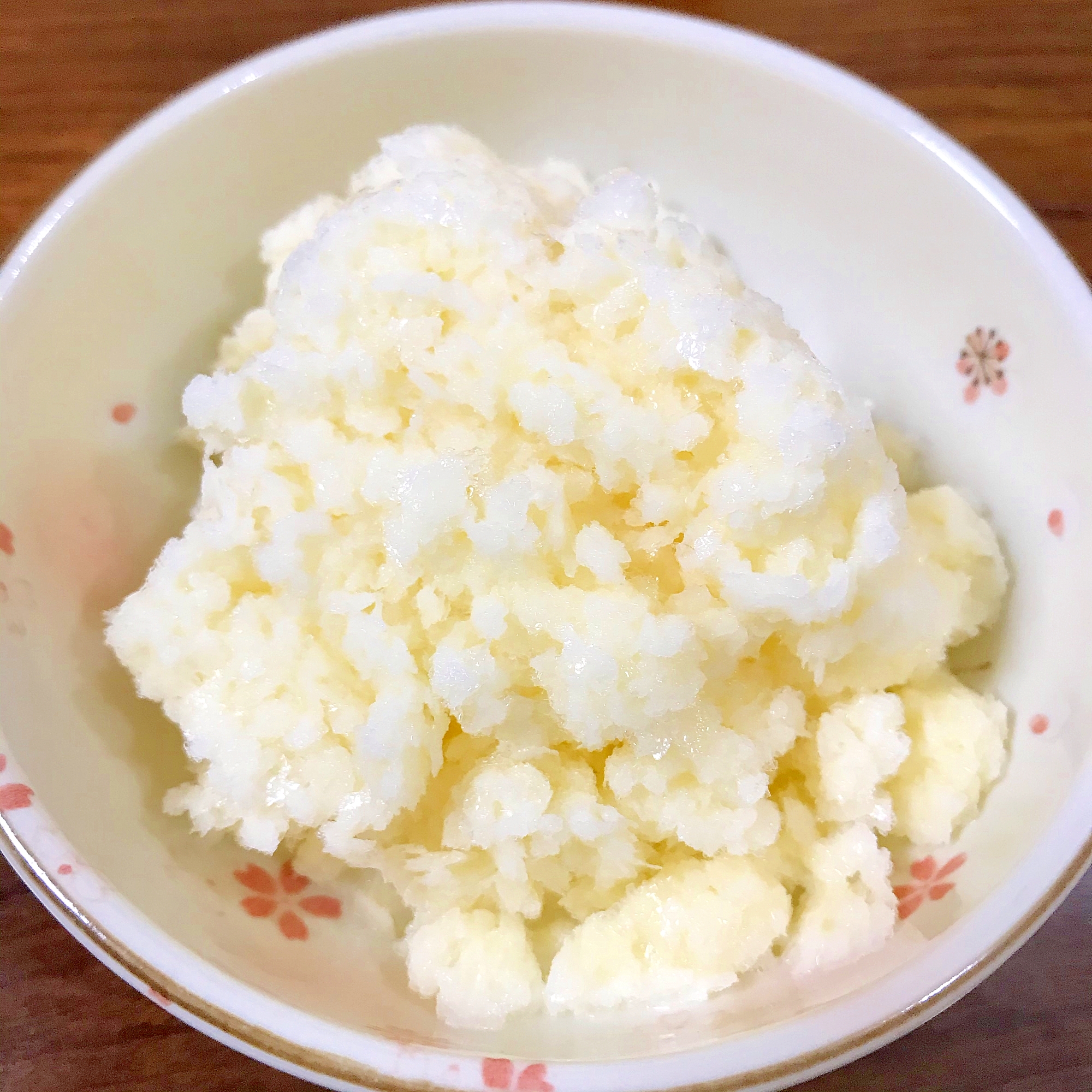 牛乳と卵黄で作るミルクシャーベット