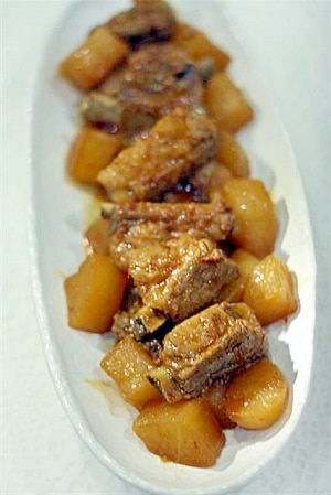 味がしみてる～! スペアリブと大根のピリ辛煮 レシピ・作り方 by