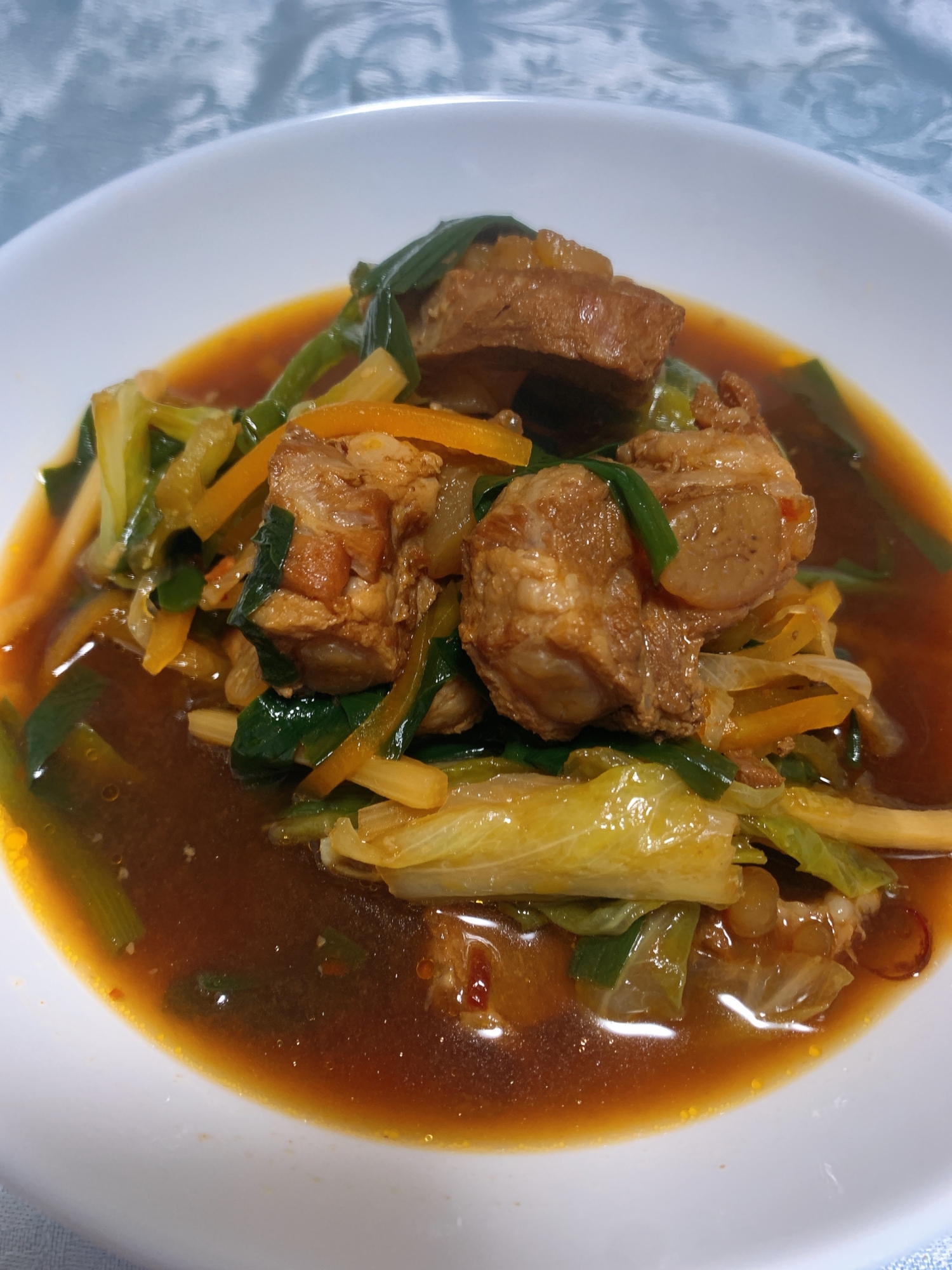 豚軟骨の韓国風スープ