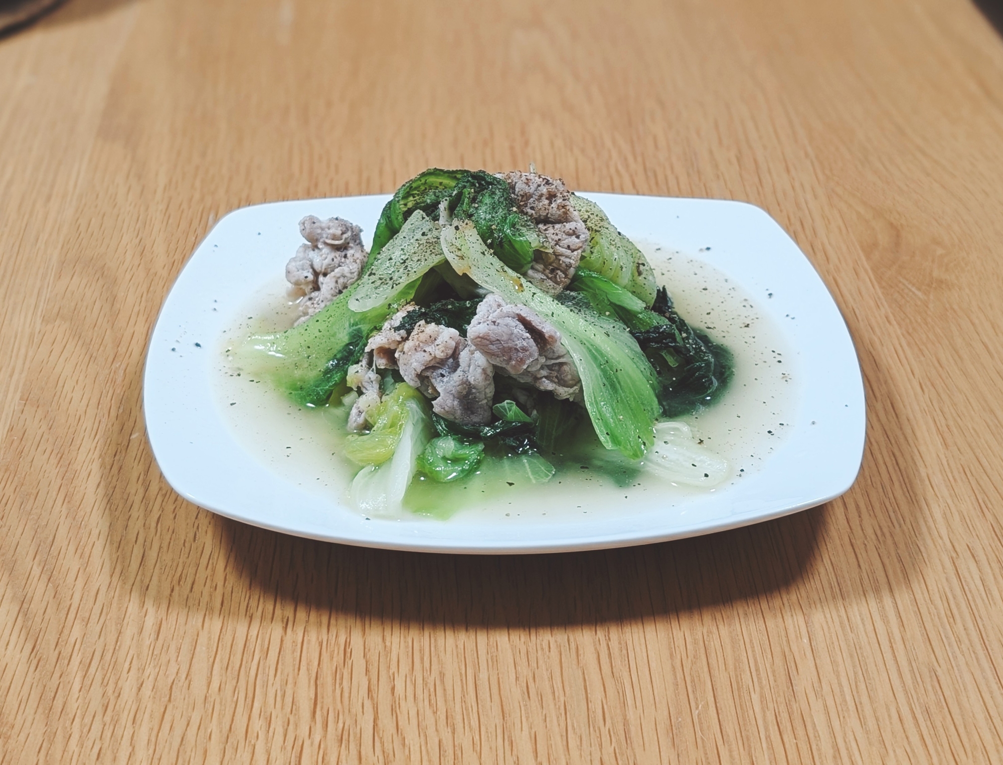 レタスと豚こま肉の生姜炒め
