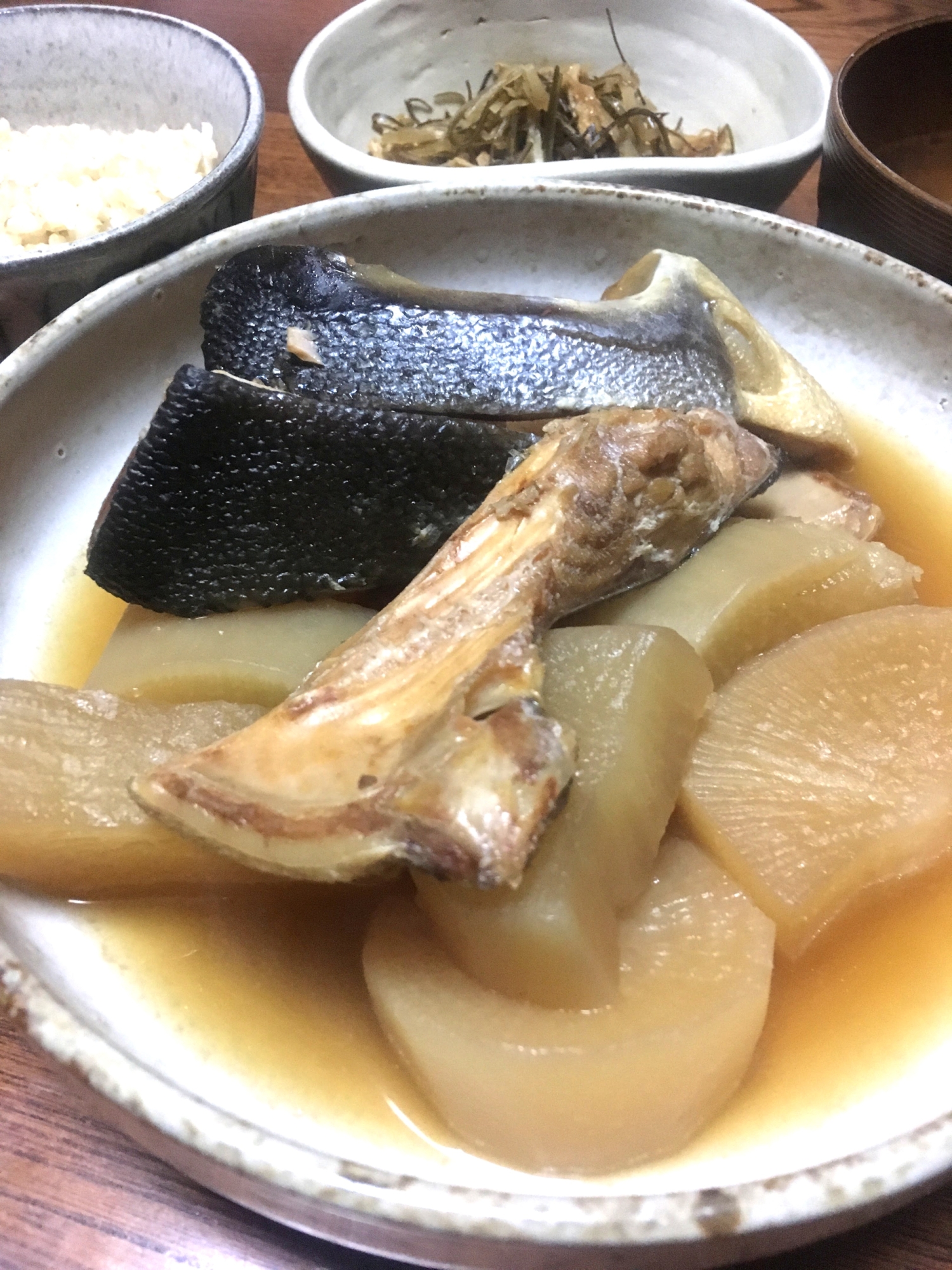 圧力鍋で鮭カマ大根煮