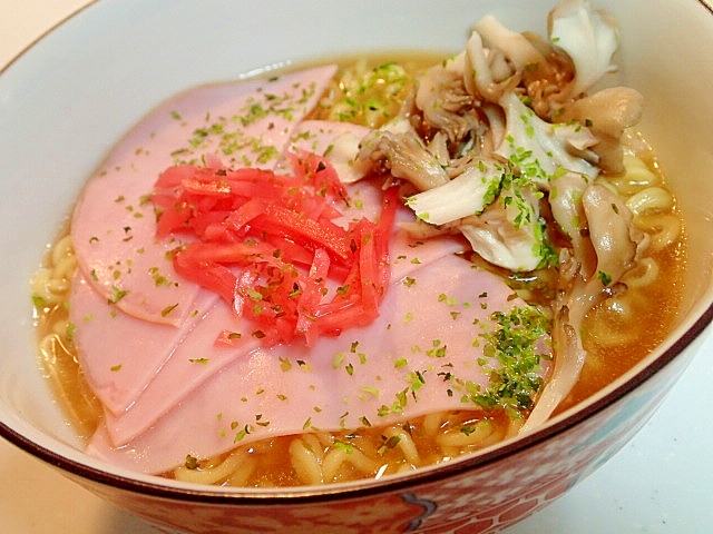 ハムと舞茸と紅生姜の味噌ラーメン