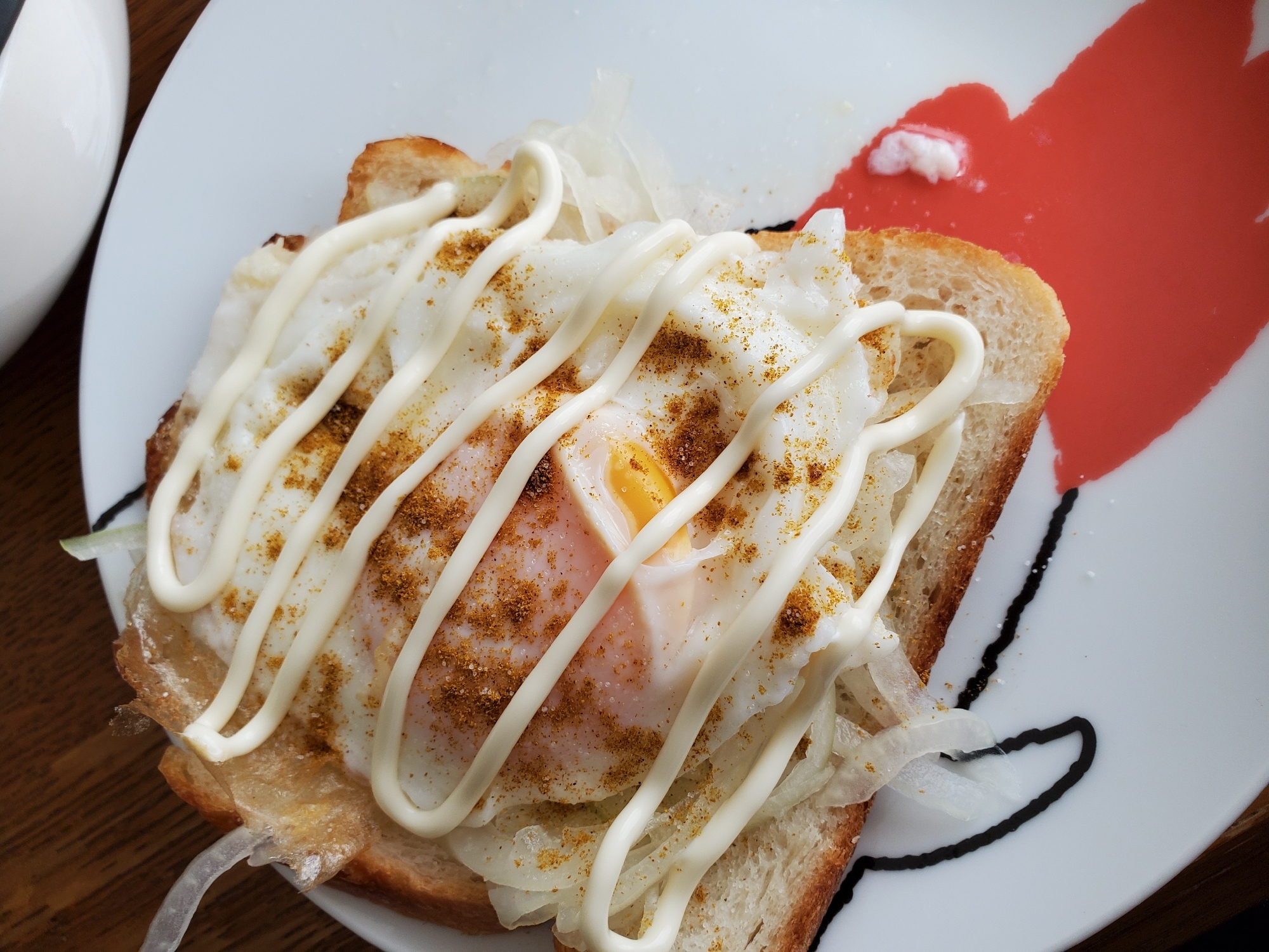 オニオン目玉焼きトースト