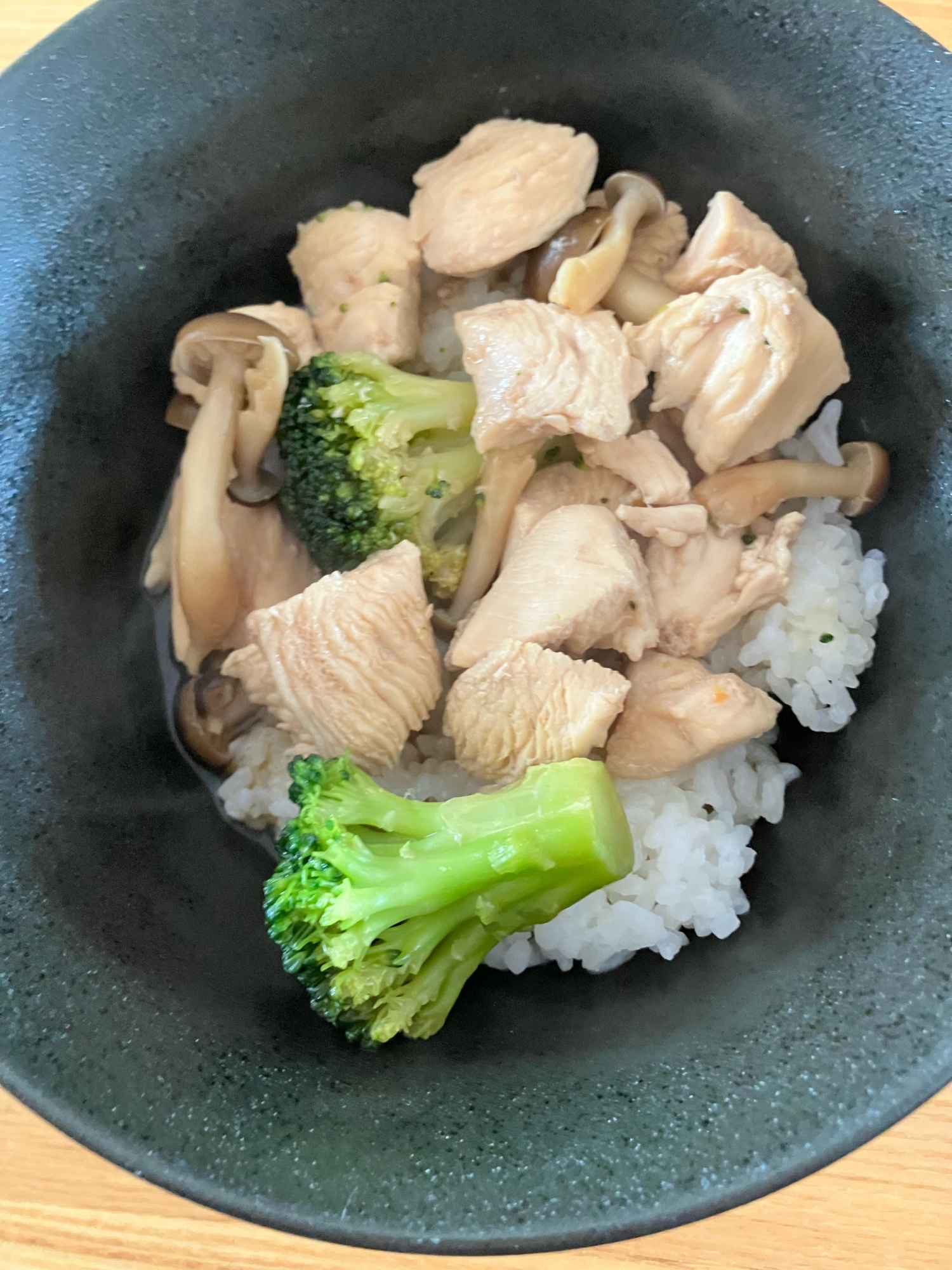 鶏むね肉とブロッコリーの丼