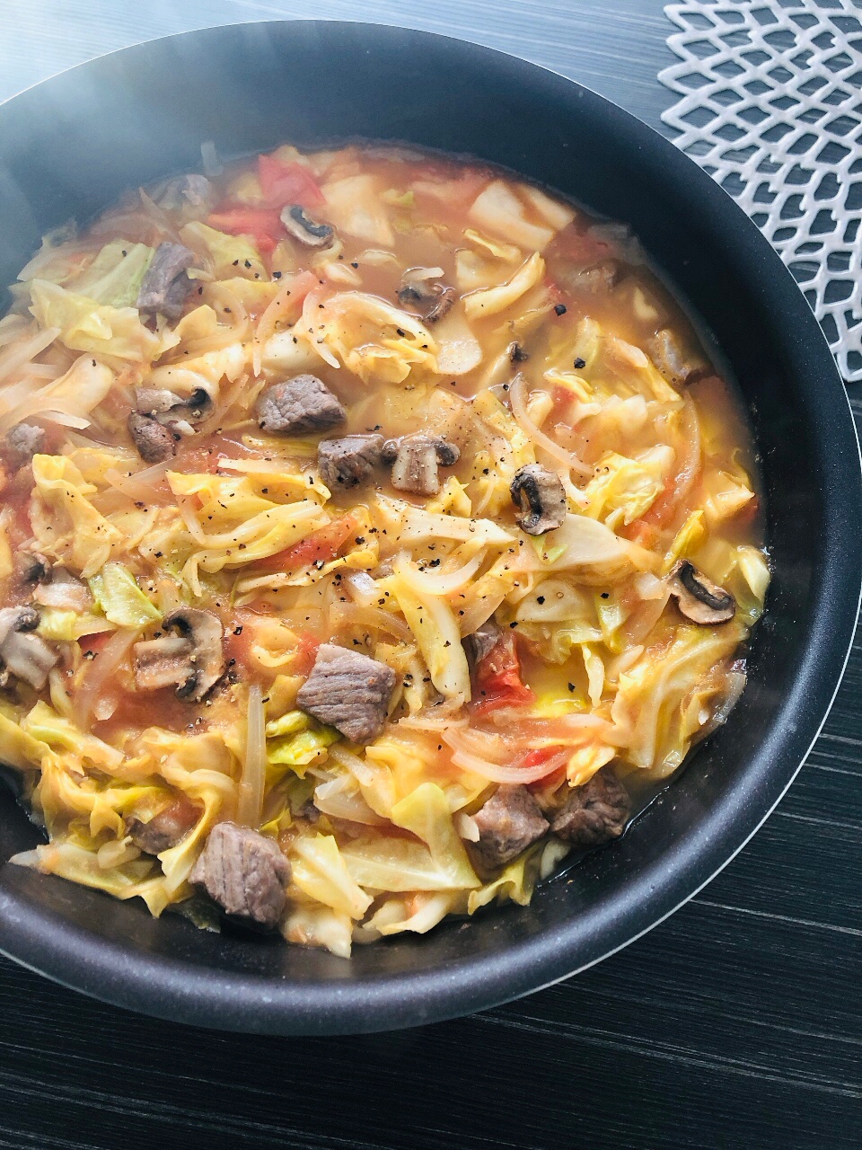 牛肉と春キャベツのトマト煮込み