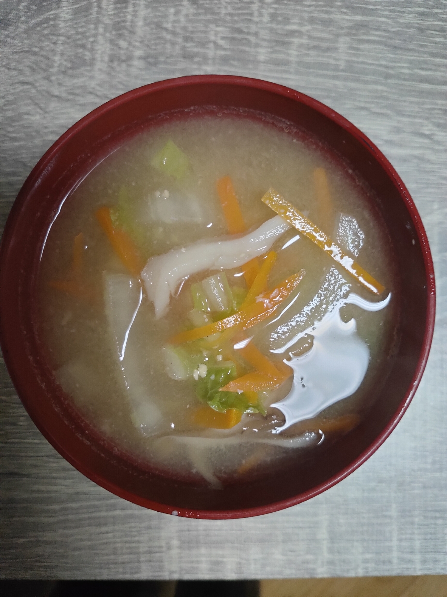白菜とにんじんと舞茸のお味噌汁