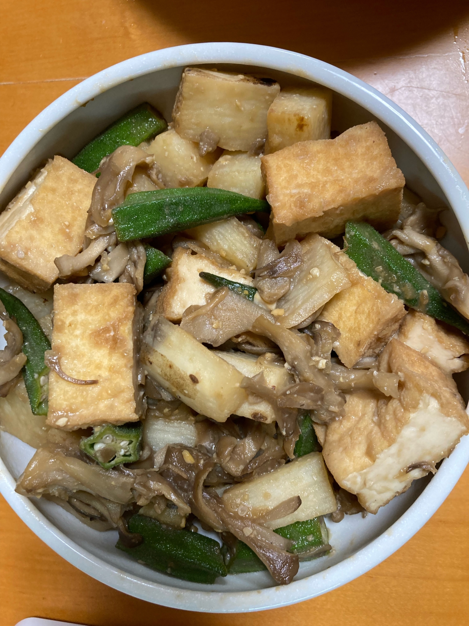 お箸が進む♪長芋とオクラの味噌バター炒め
