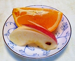 おめめ付き、うさちゃんりんご