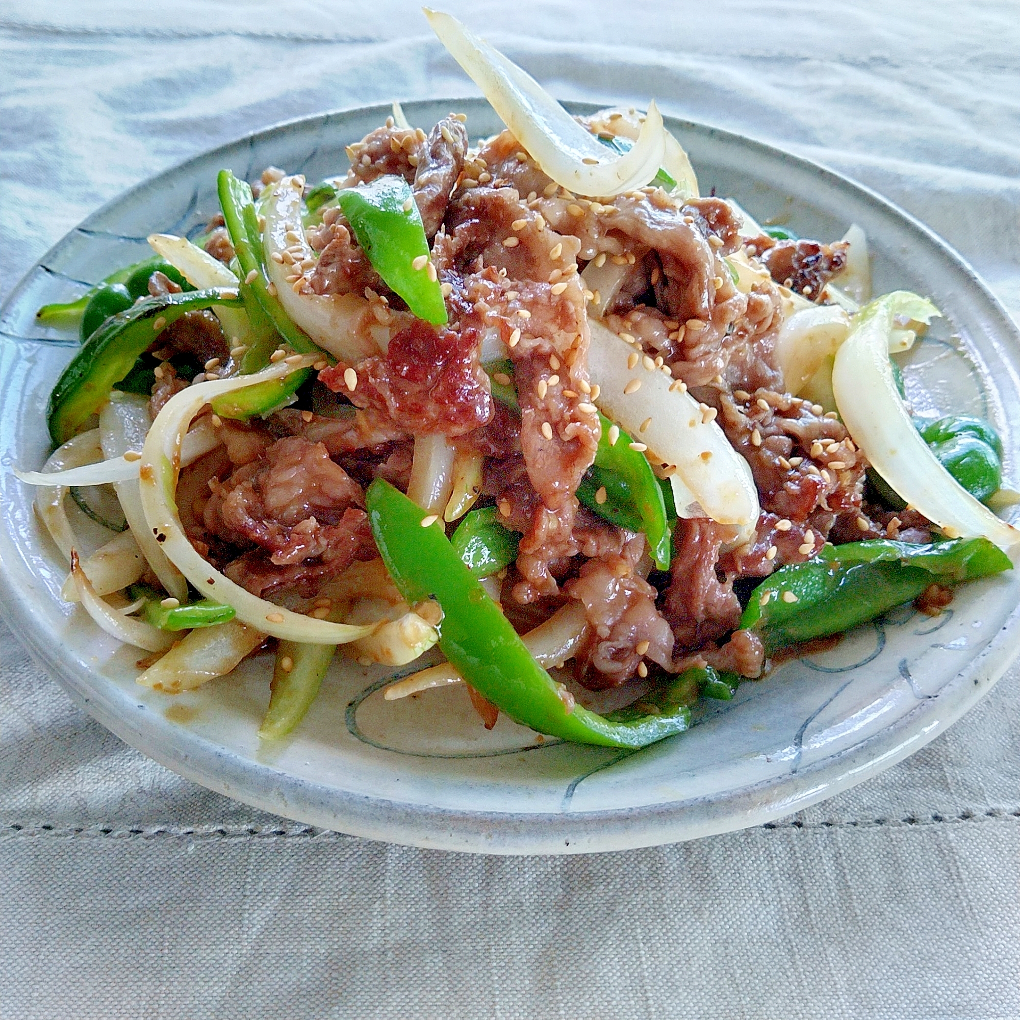 焼き肉のたれで簡単！牛肉玉ねぎピーマンの炒め物