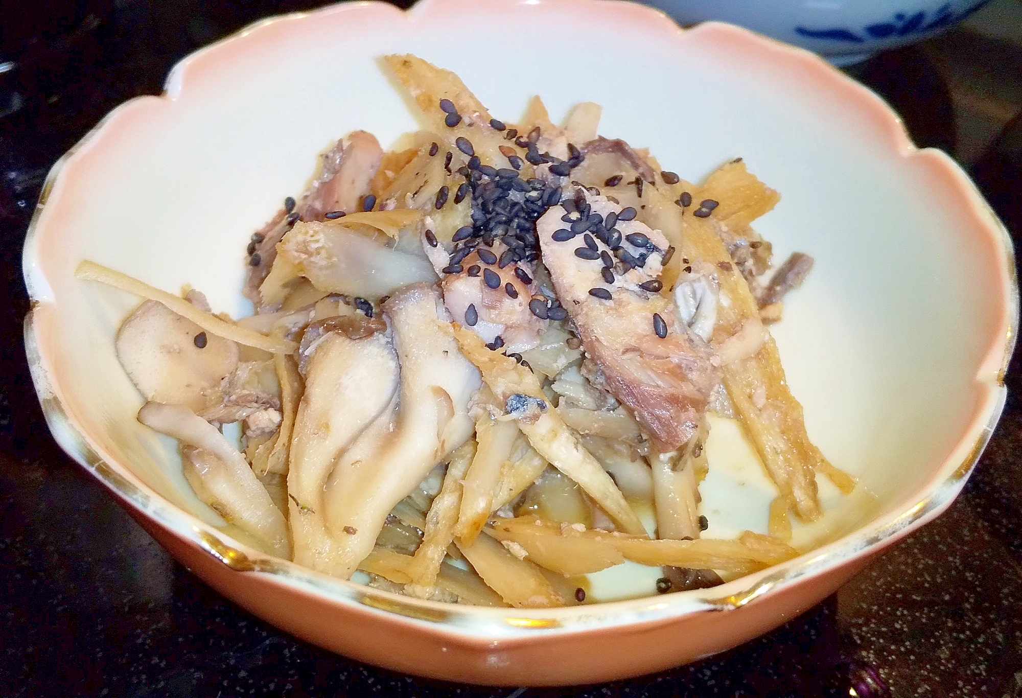 時短！簡単！サバ缶で♪鯖とゴボウとキノコの煮物