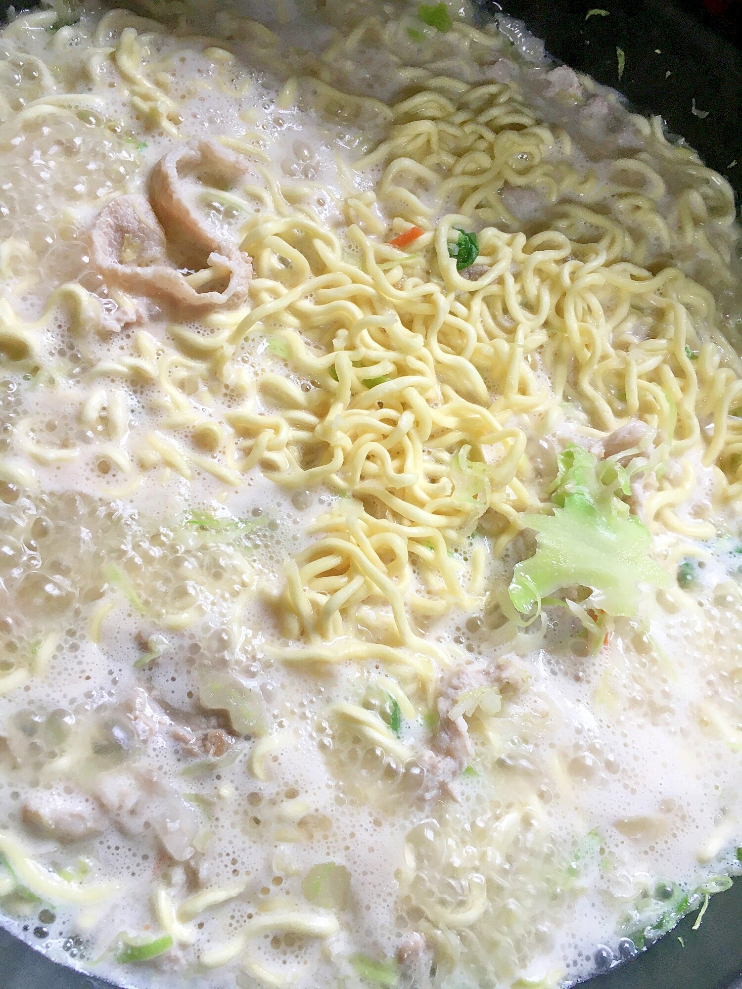 サラダを入れたヘルシーとんこつラーメン レシピ 作り方 By Toku Jiro 0707 楽天レシピ