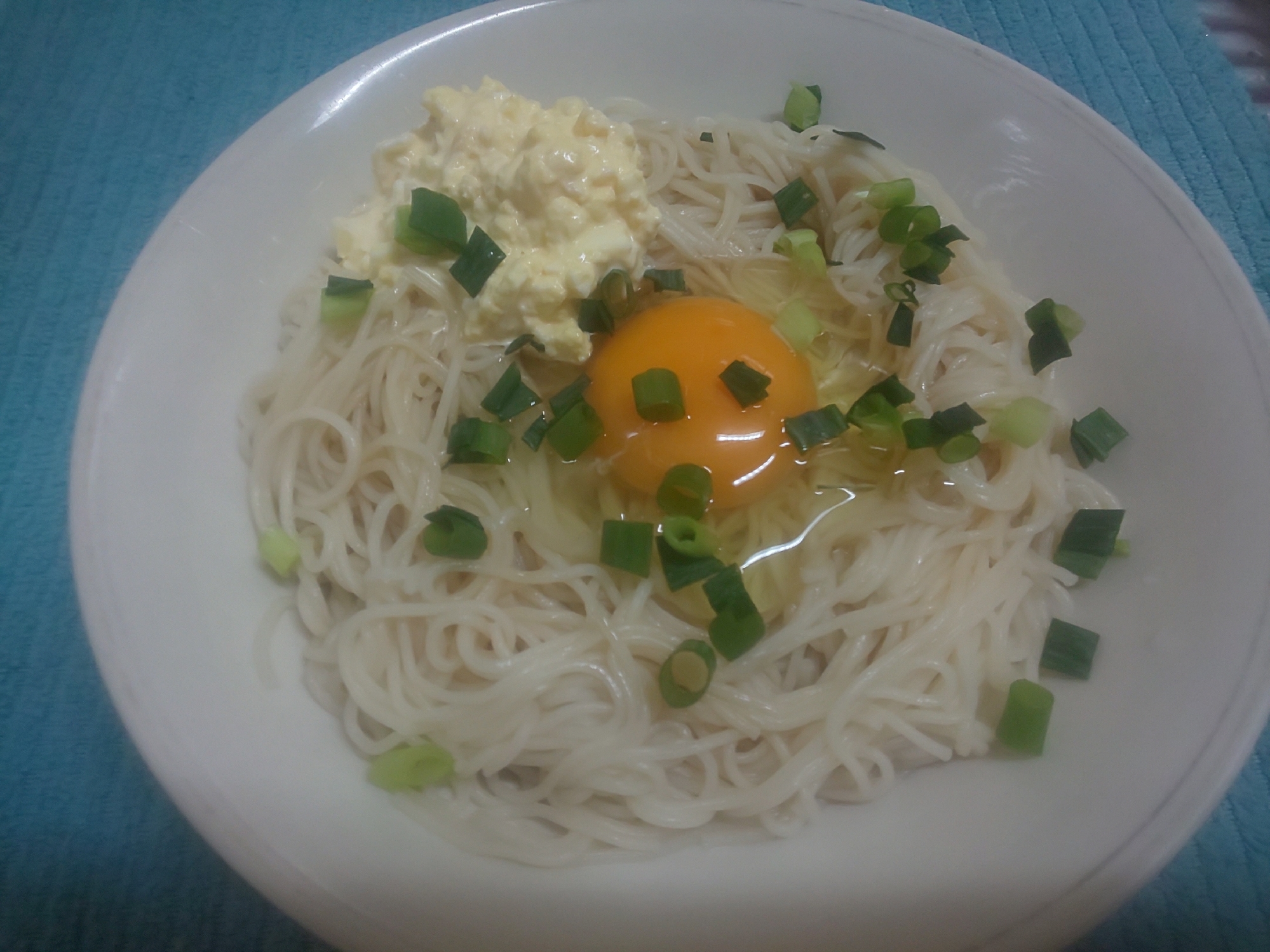 タルタルソースで♪こってり釜玉そうめん