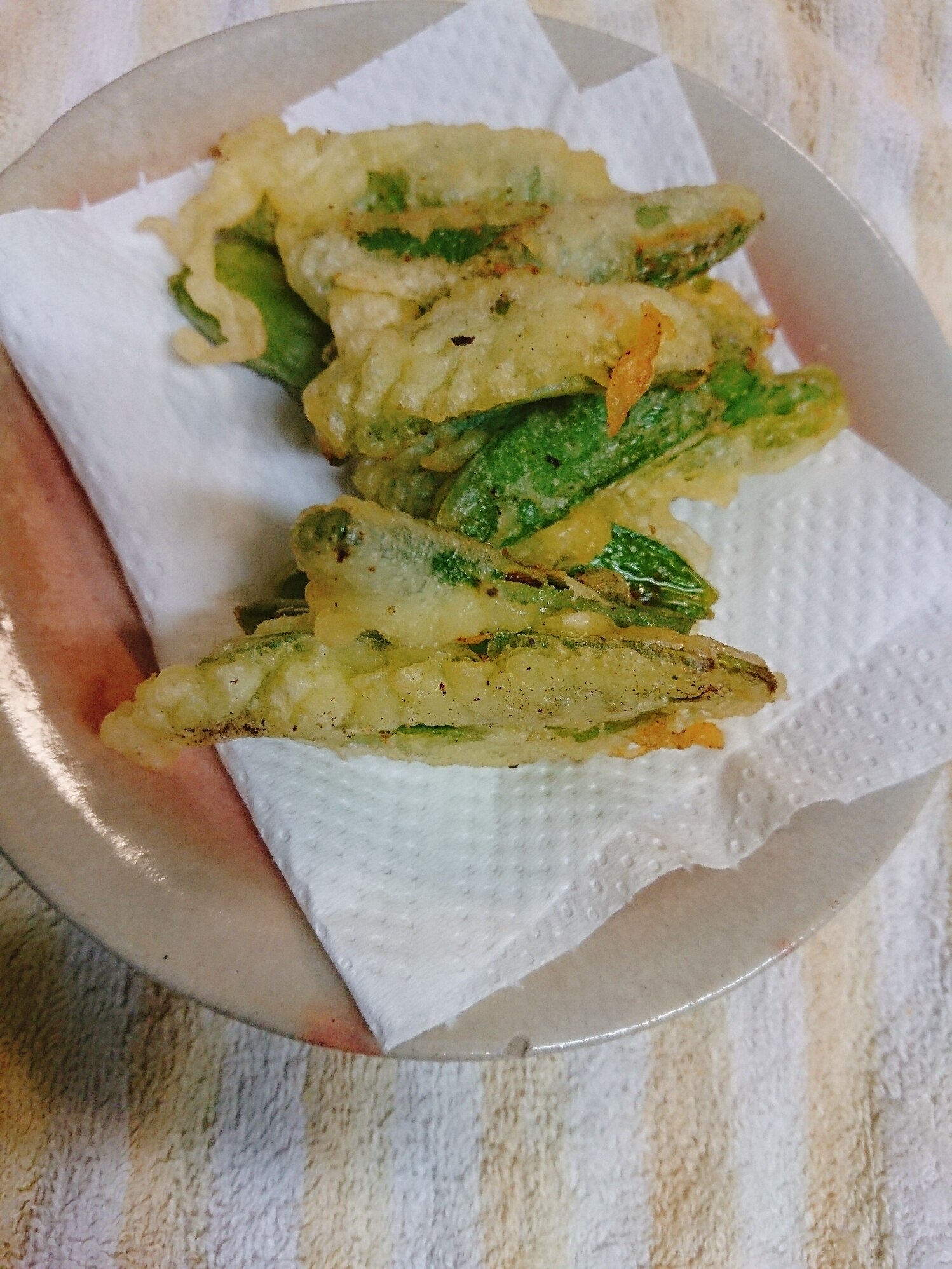 えんどうの天ぷら レシピ 作り方 By じゃが塩 楽天レシピ