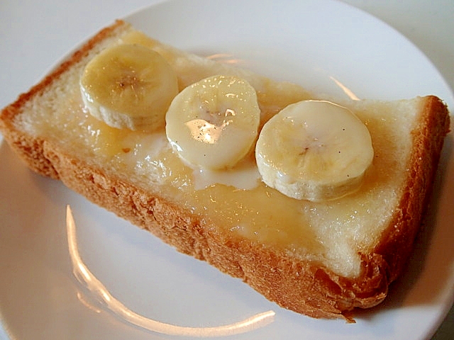 桃ジャムとバナナのミルキーバニラトースト