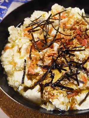 スピード料理、崩し豆腐の桜海老海苔散らし