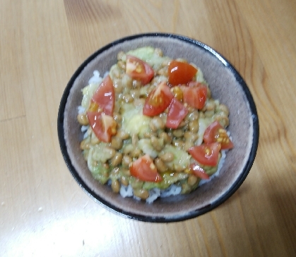 これだけで大満足☆納豆アボカド丼