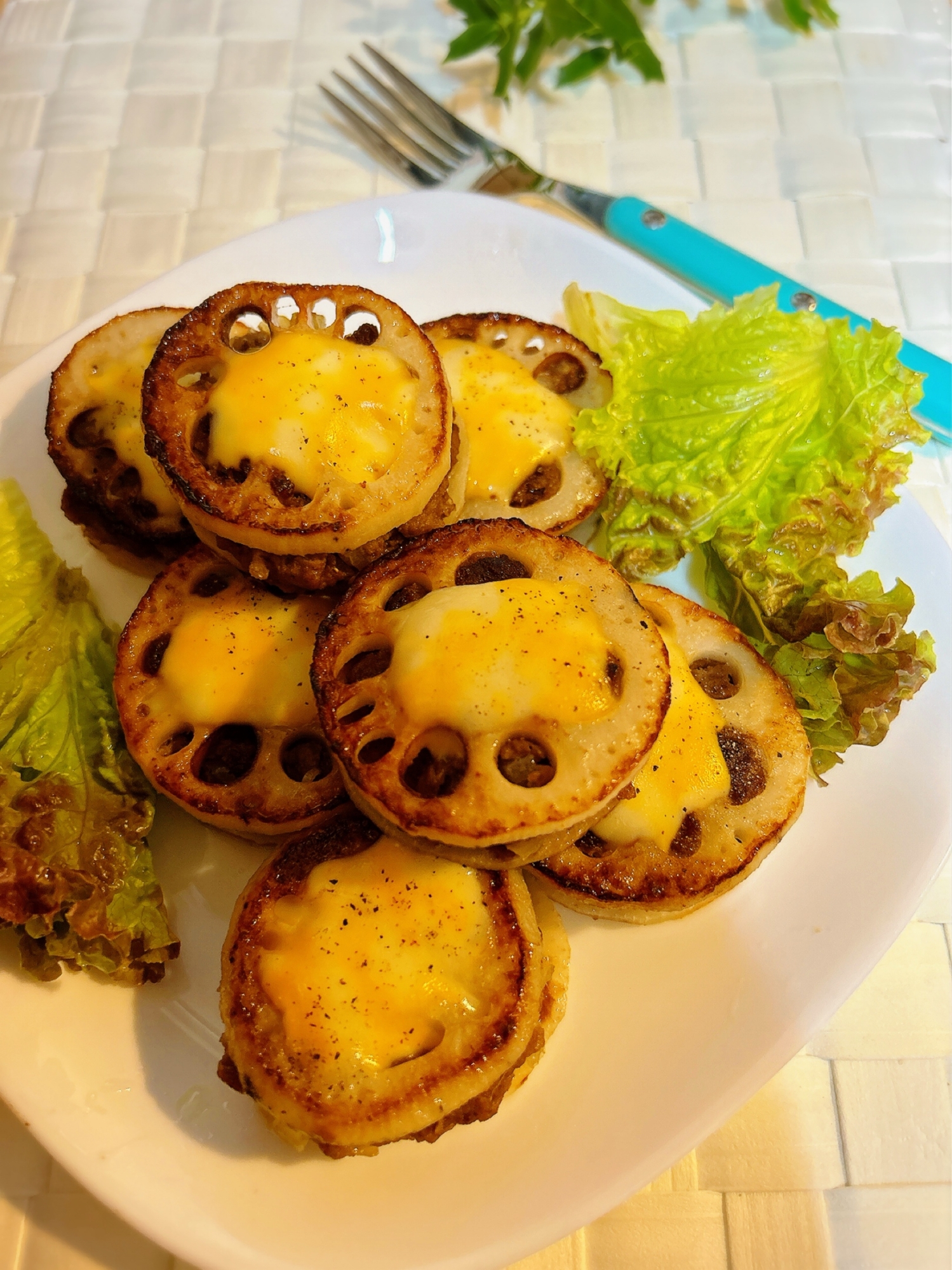 れんこん挟み焼きにコルビージャック おつまみに