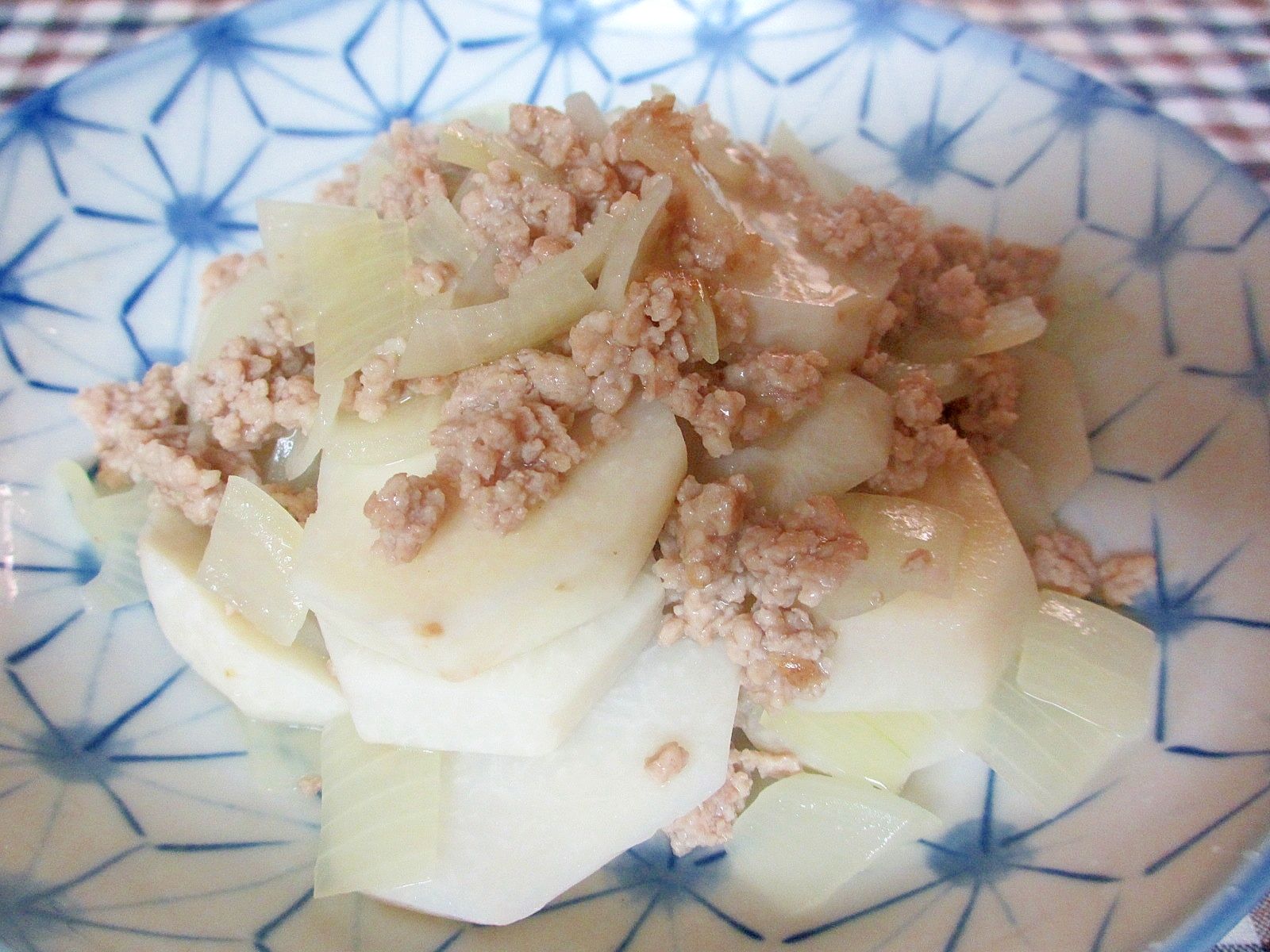 里芋とひき肉の塩炒め煮