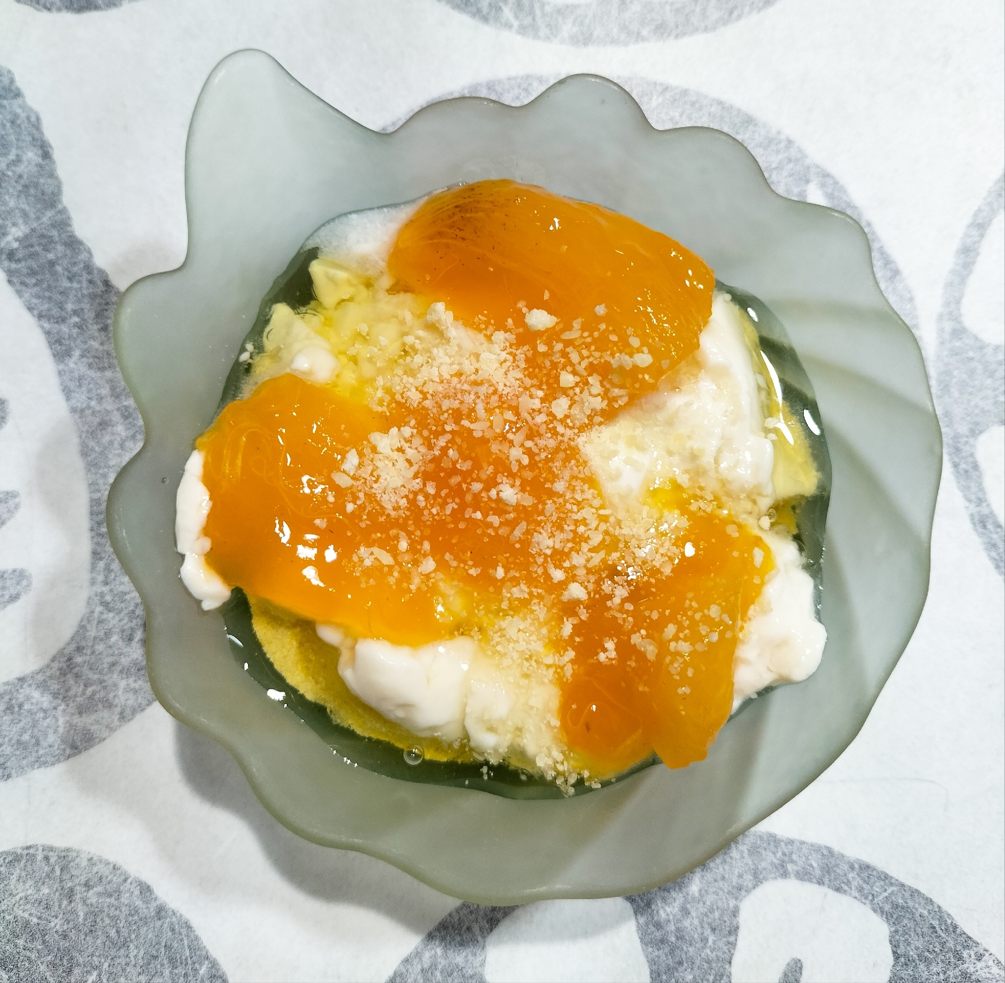 朝食に!熟柿とパルメザンチーズの豆乳ヨーグルト