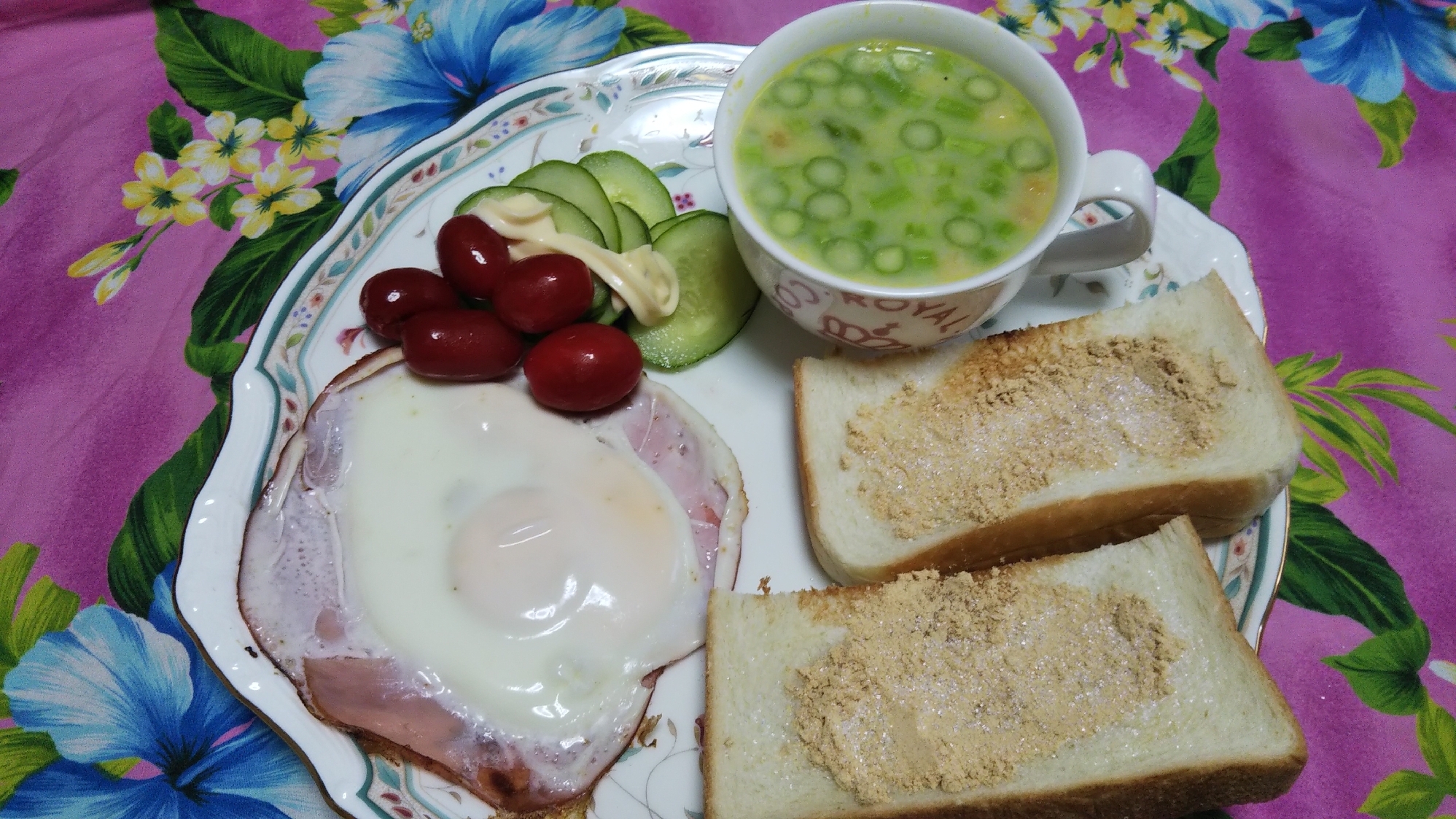 アスパラコーンスープときな粉トーストとハムエッグ☆