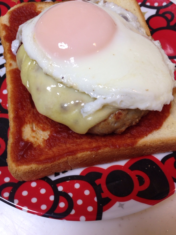 目玉焼きチーズハンバーグ(*^^*)トースト☆