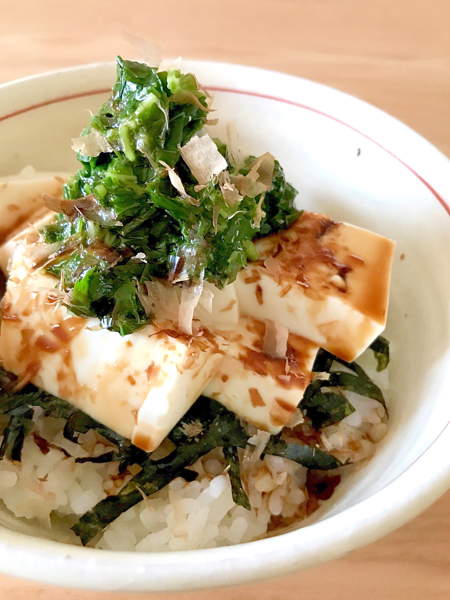 モロヘイヤと絹ごし豆腐のネバトロ丼