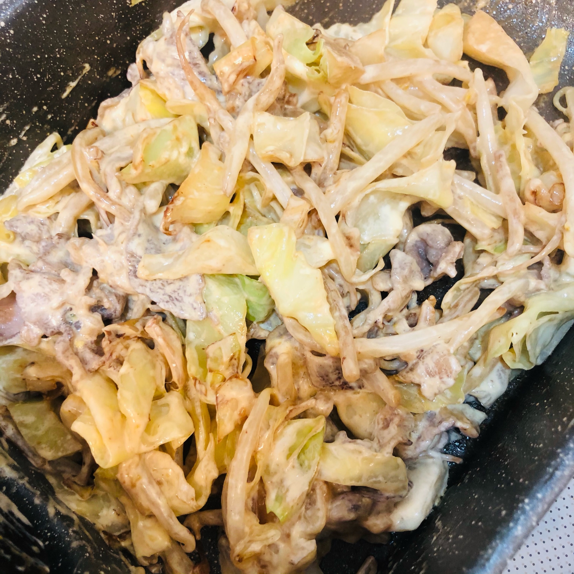 もやしと豚肉の麺つゆマヨ炒め