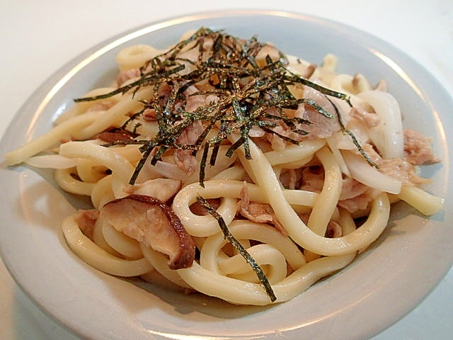 白だしで　豚肉と新玉ねぎと生椎茸の焼きうどん